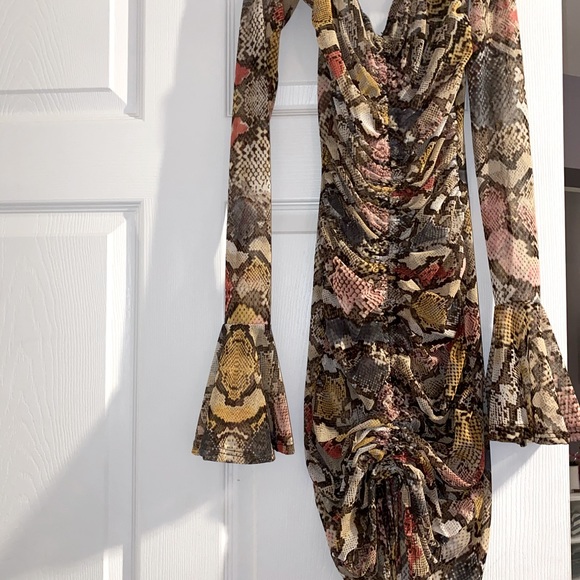 Snake print ruffle sleeve off the shoulder dress - Picture 2 of 3